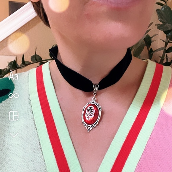 New! 90’s Style Black Velvet Choker With Red Resin Rose 🌹 - Picture 2 of 2